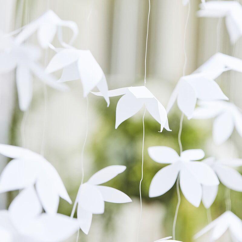ginger-ray-white-origami-flower-wedding-backdrop-pack-of-12- (3)